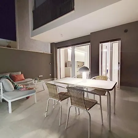 Dream Piano Terra Ampia Corte E Posto Auto Lejlighed *