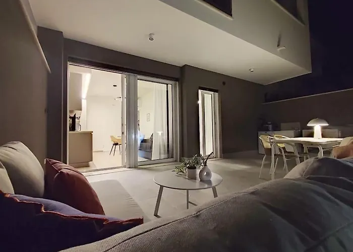 Dream Piano Terra Ampia Corte E Posto Auto 公寓