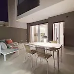 Dream Piano Terra Ampia Corte E Posto Auto Apartamento *
