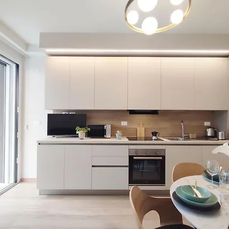 Dream Piano Terra Ampia Corte E Posto Auto Apartamento *